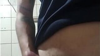 Молодой парень из Гуаружи дрочит - порно видео