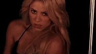 Шакира соблазняет членом - порно видео