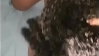 Шаловливая кариока Кемили Оливейра транс сосет другому черному соседу. - порно видео