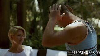 Мачеха, нам нужно остановиться. Мои друзья начинают подозревать! - порно видео