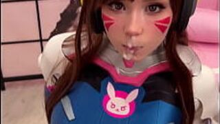 Тиктокерша в Косплее Дивы Отсасывает Хуй до Окончания на Лицо - порно видео