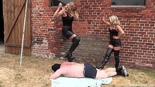 Я думаю, мы его сломали - безжалостные богини мисс Сюзанна Максвелл и мисс Кортни - порно видео