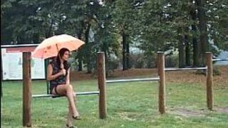 Сладкий транссексуал соблазняет и трахает работника - порно видео