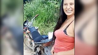 Невестка в кустах позволила записать себя писающей, а в итоге отдала мне свою тугую попку - порно видео