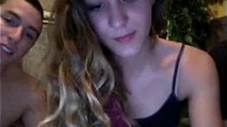 МЖМ подросток в тройничке перед вебкамерой - порно видео